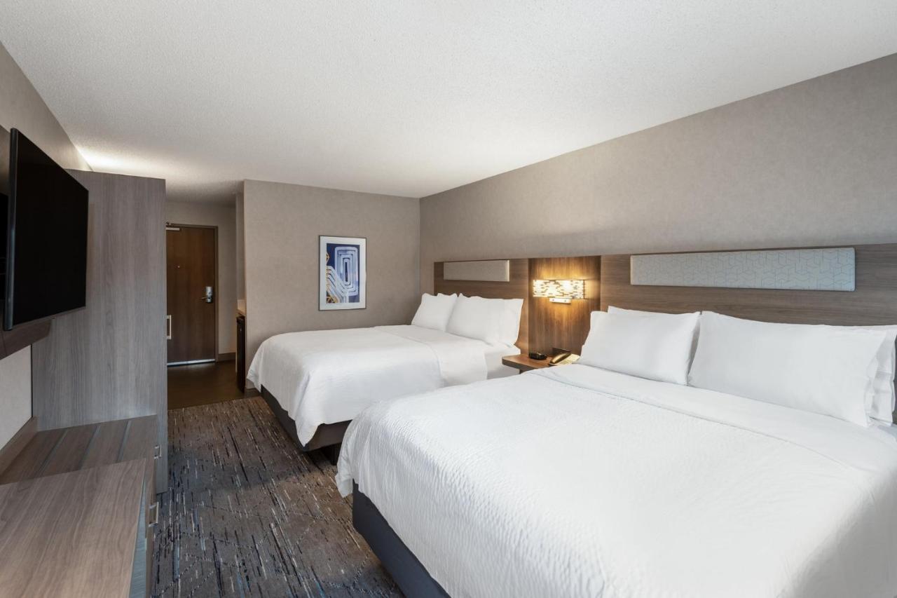 Holiday Inn Express & Suites Wadsworth By Ihg Exterior photo