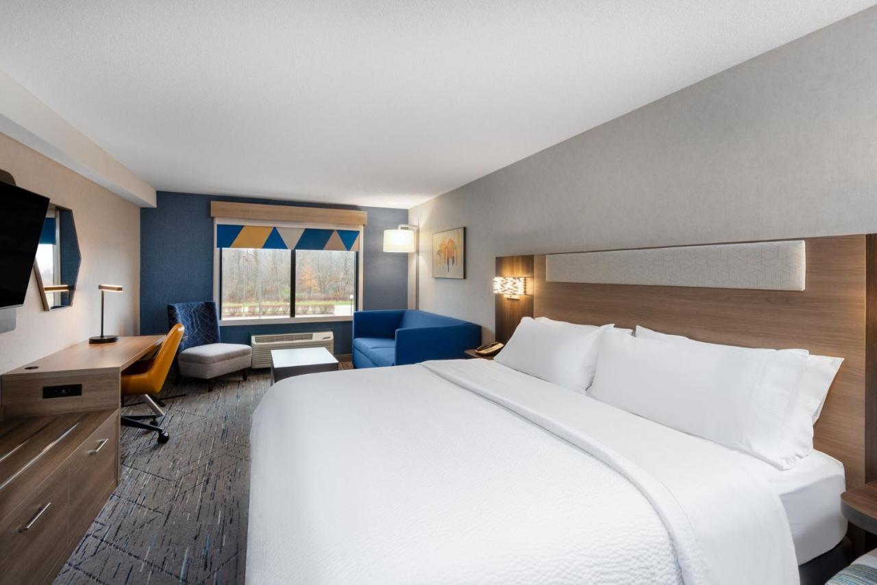 Holiday Inn Express & Suites Wadsworth By Ihg Exterior photo