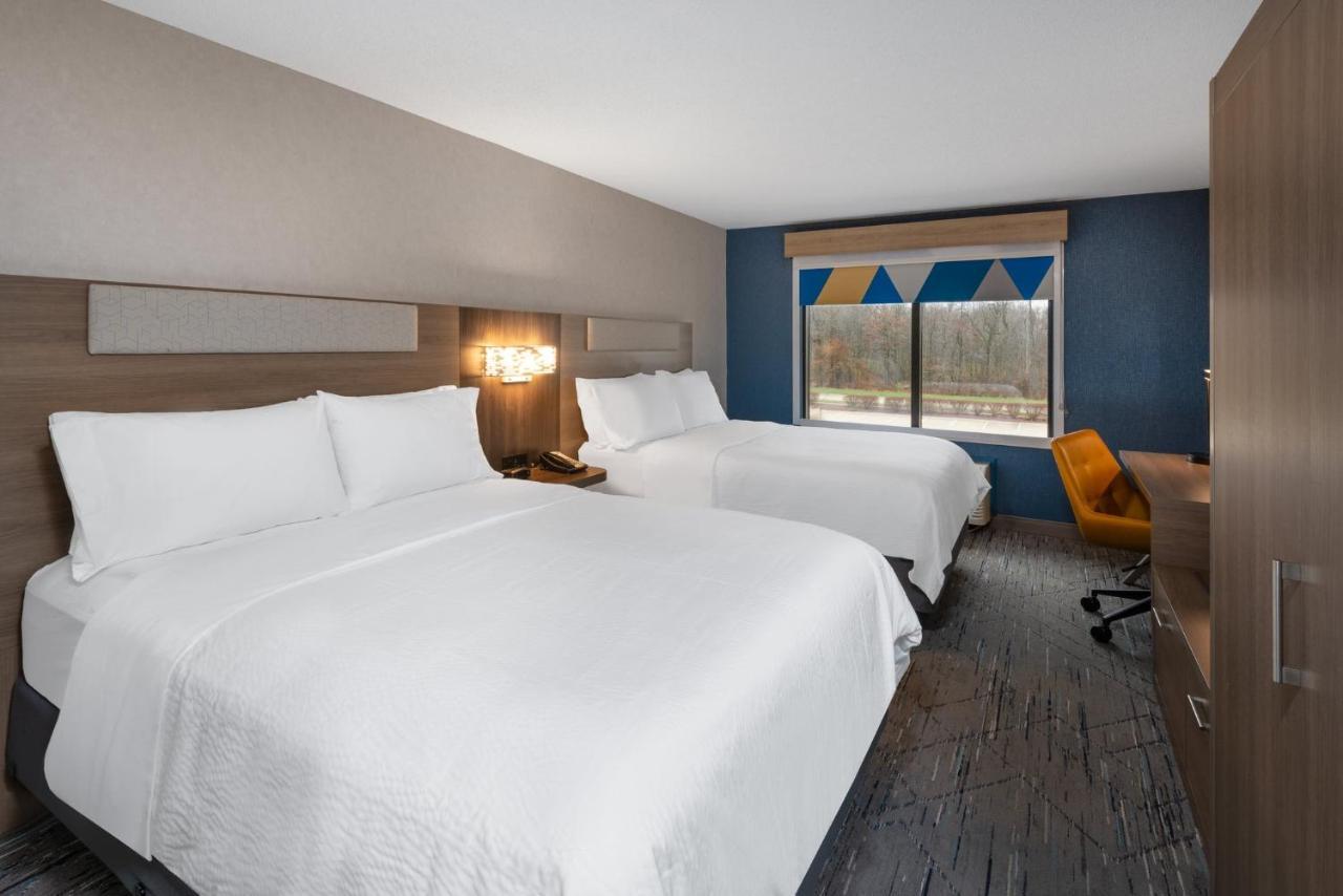 Holiday Inn Express & Suites Wadsworth By Ihg Exterior photo