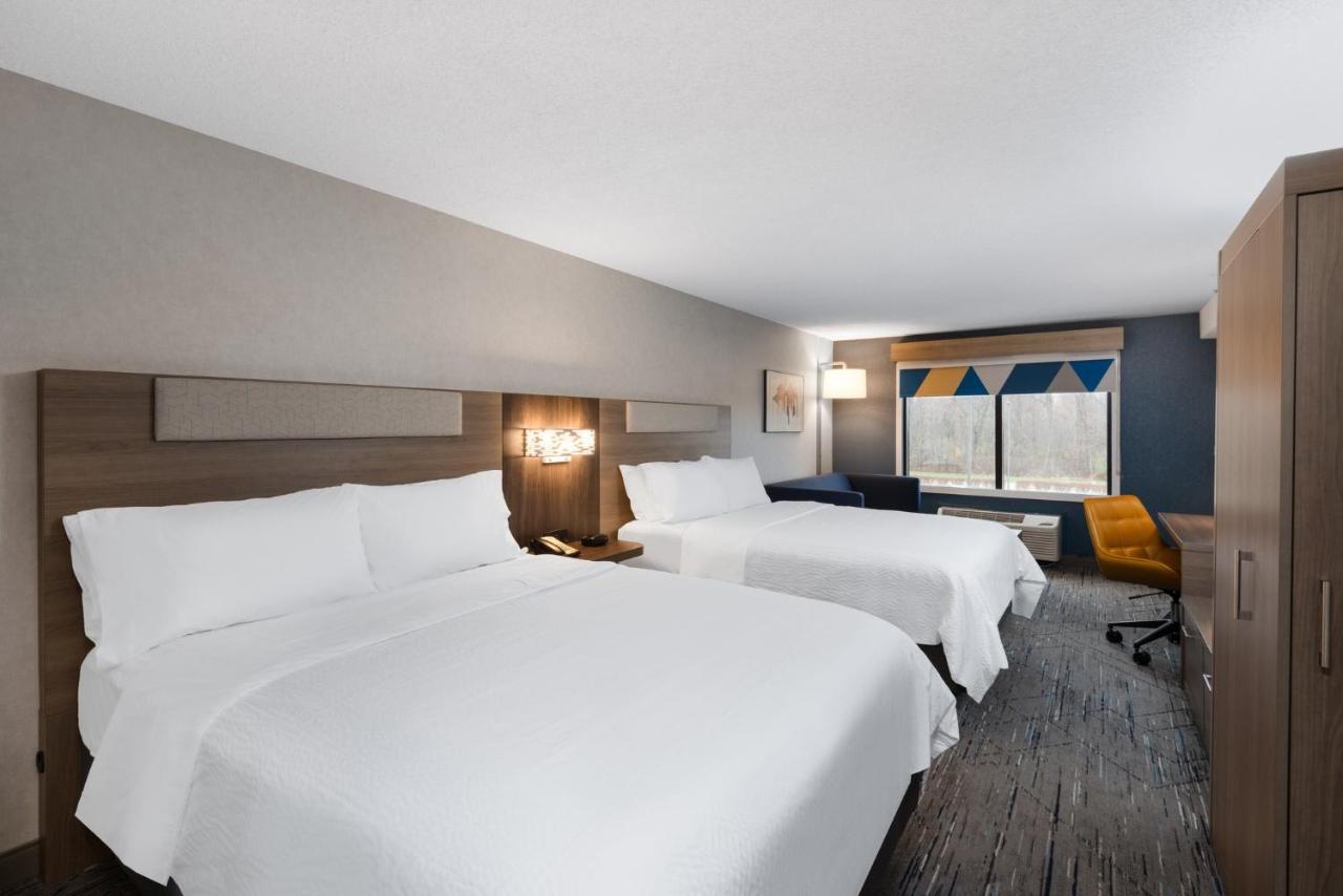 Holiday Inn Express & Suites Wadsworth By Ihg Exterior photo