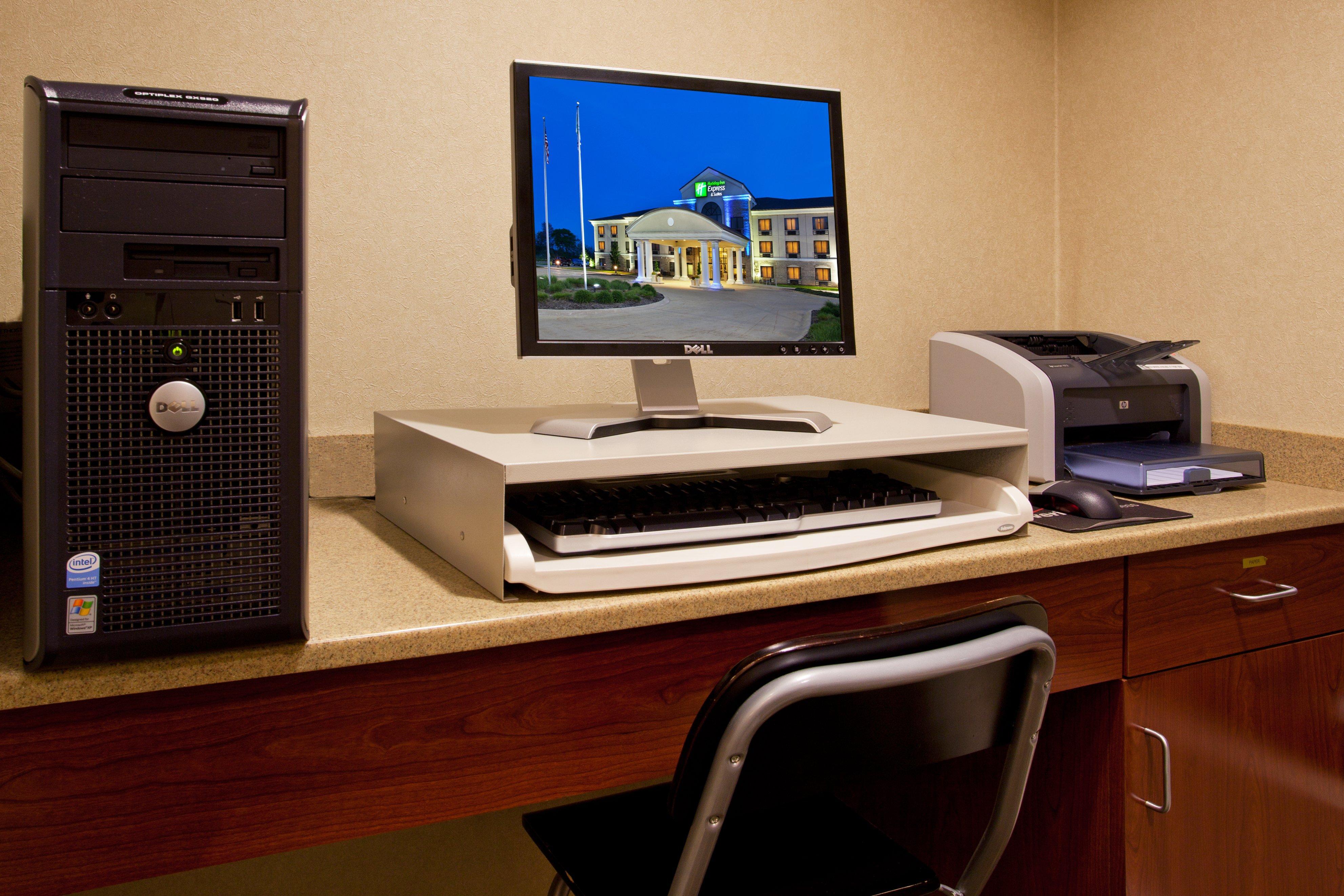 Holiday Inn Express & Suites Wadsworth By Ihg Exterior photo