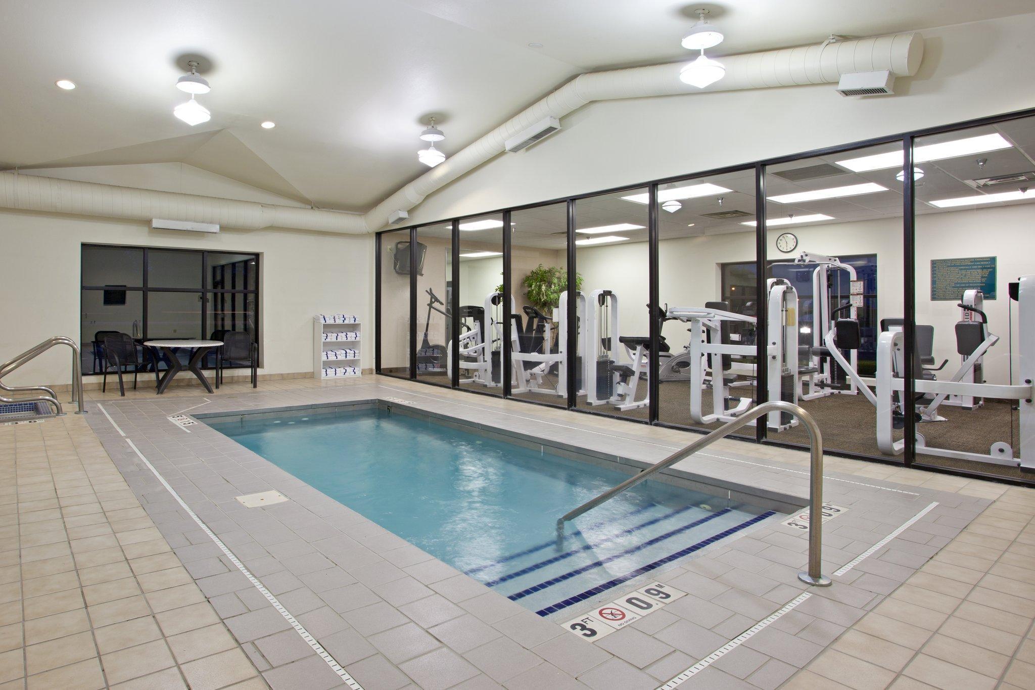 Holiday Inn Express & Suites Wadsworth By Ihg Exterior photo