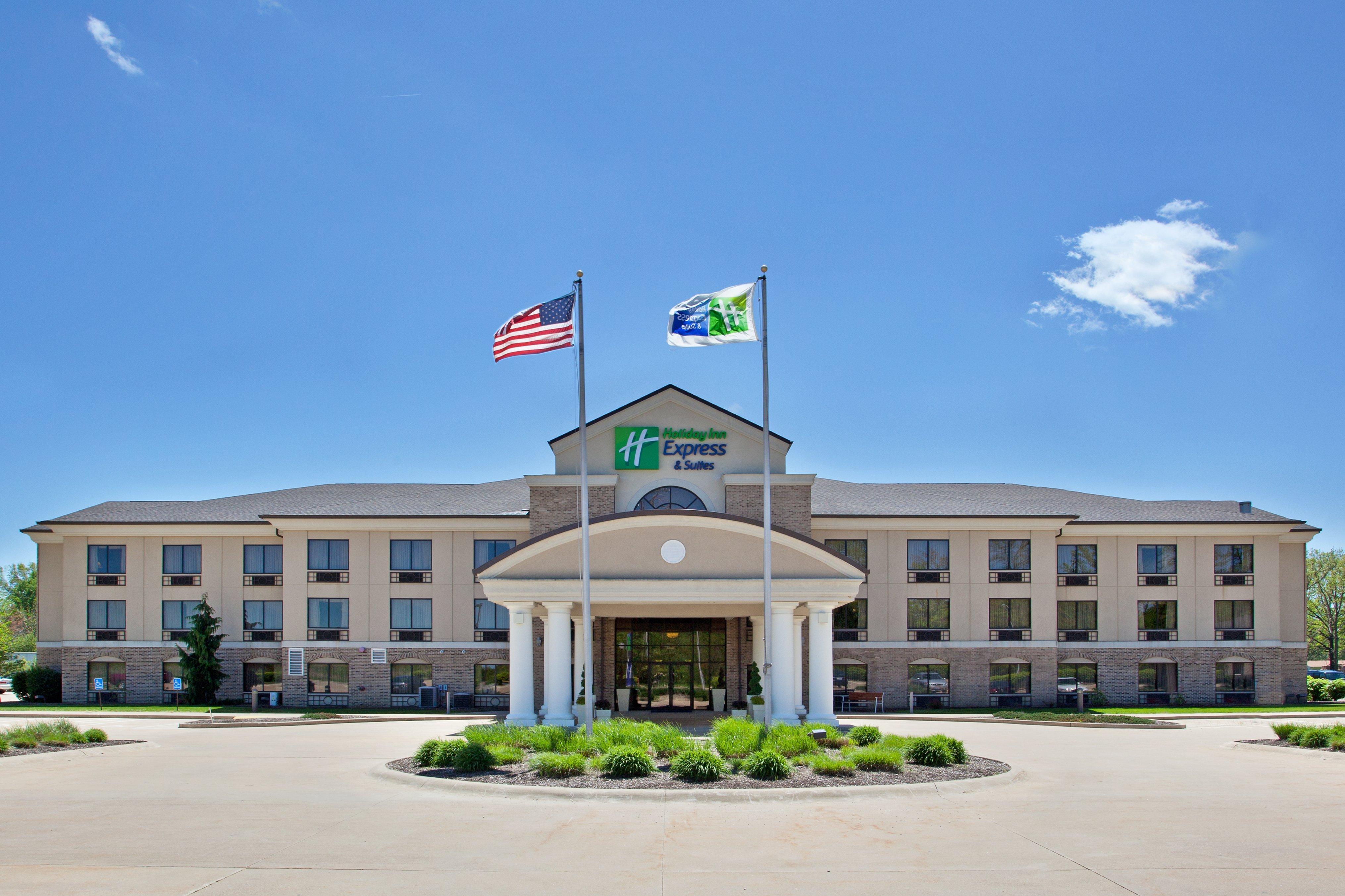 Holiday Inn Express & Suites Wadsworth By Ihg Exterior photo