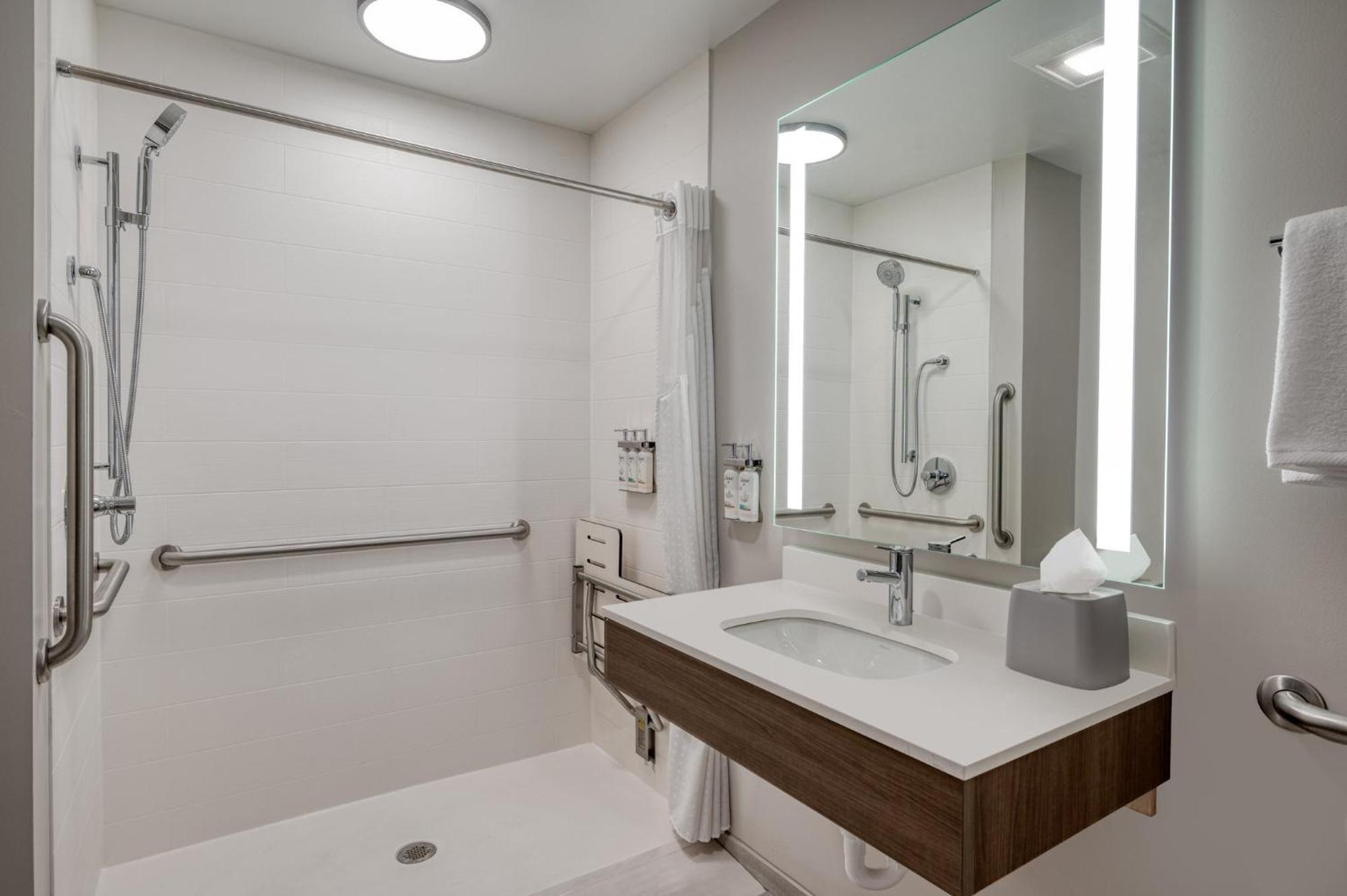 Holiday Inn Express & Suites Wadsworth By Ihg Exterior photo