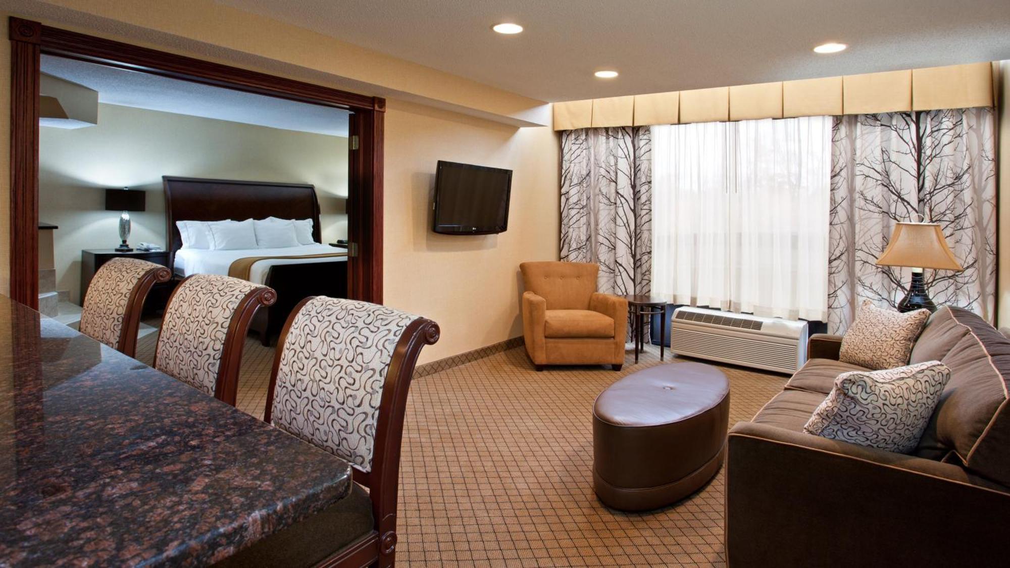 Holiday Inn Express & Suites Wadsworth By Ihg Exterior photo